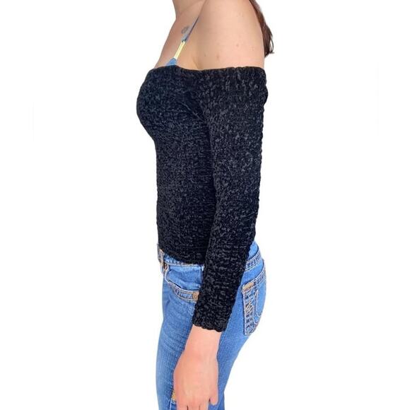 Lili Crepon XS Black Off-the-Shoulder Crushed Velvet Crop Sweater - Picture 3 of 6